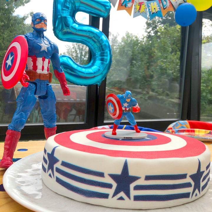 Captain America® op beschermschild taart