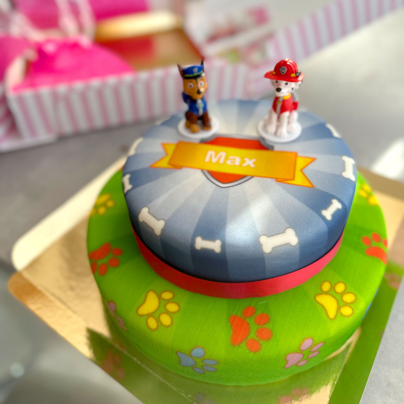 Chase en Marshall van PAW Patrol® op taart met twee verdiepingen