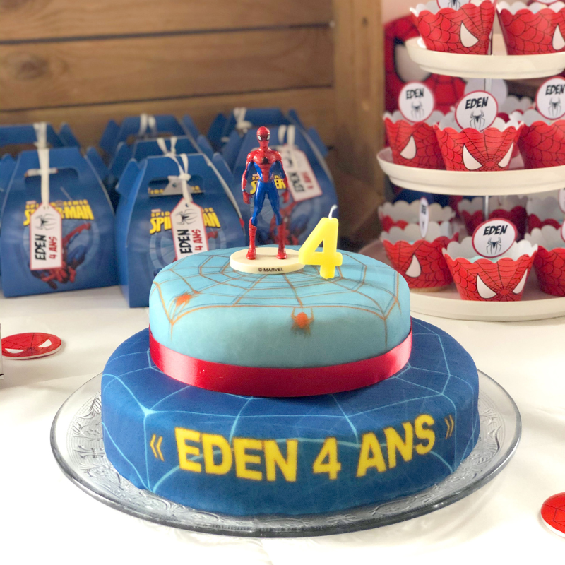 Spider-Man® op twee-verdiepingen spinnenwebtaart met lint