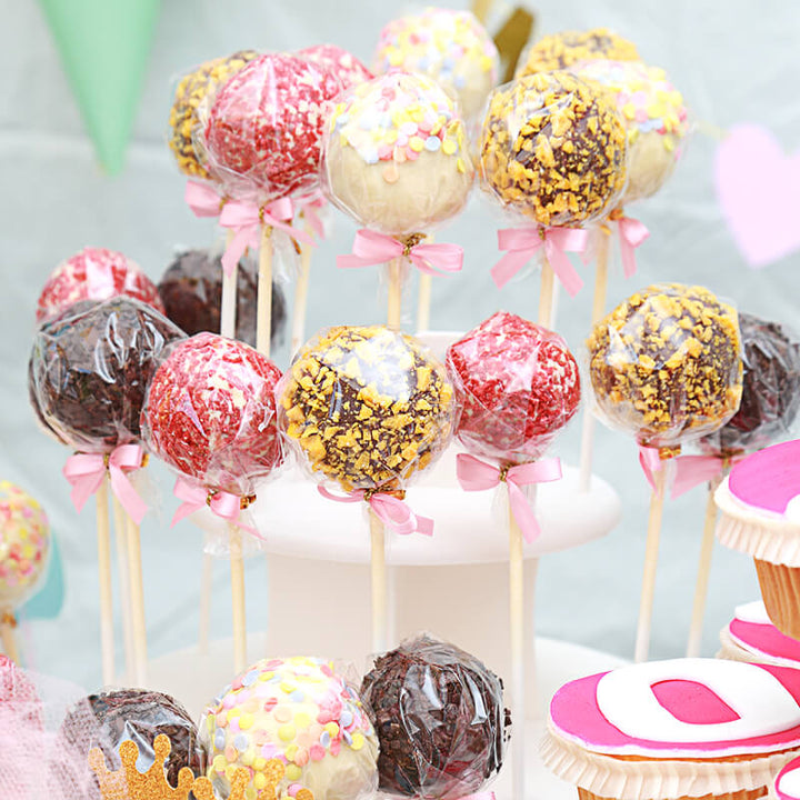 12 Cake-pops met Sinaasappel- & Aardbeicrisp en logo