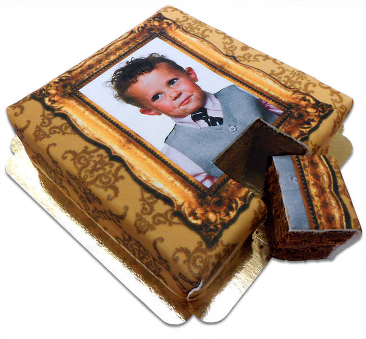 Luxe fototaart  - Gouden frame op dubbele chocolade taart