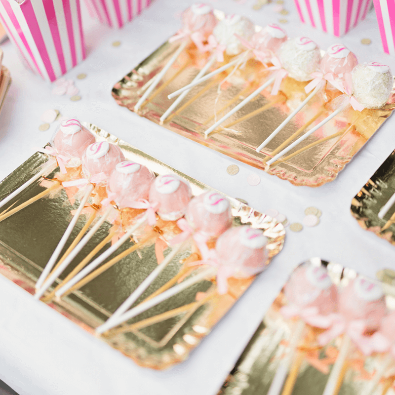 Cake pops met kleurrijke chocolade en logo (12 stuk)