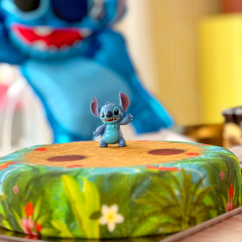 Stitch® op tropische strand taart